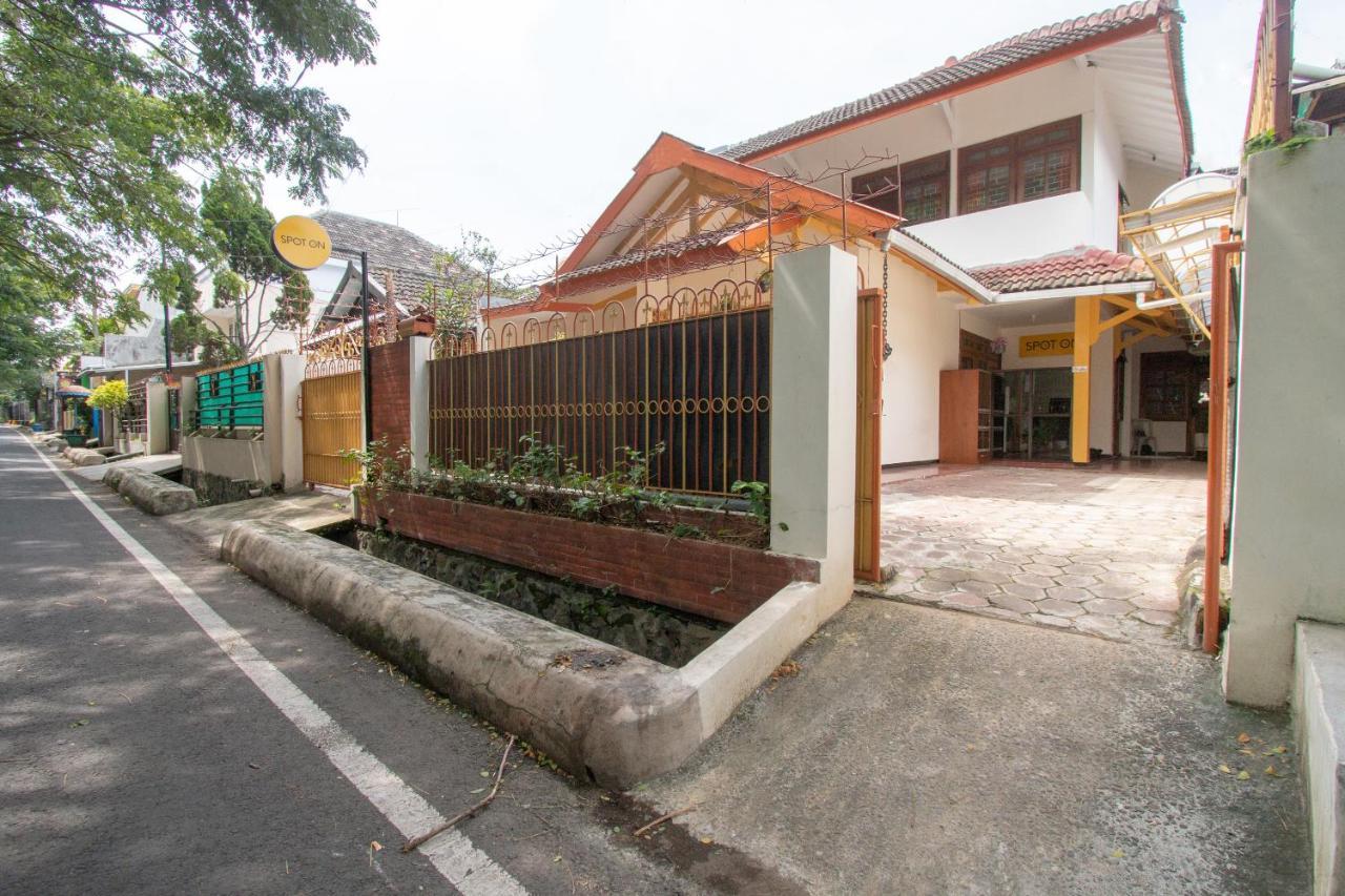 Hotel Spot On 3218 Bee Palm Family Syariah Malang Zewnętrze zdjęcie